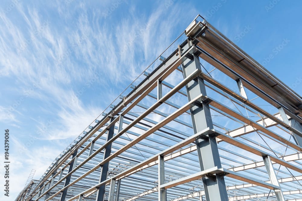 Construções em steel frame. Como funcionam? steel frame workshop is under construction