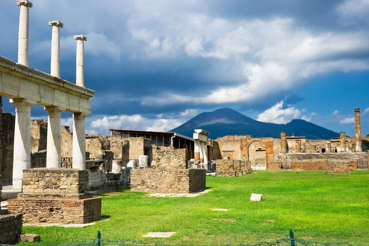 Pompeia: A Cidade Petrificada pelo Vesúvio e Seus Segredos Revelados! curiosidades-sobre-cidades-Pompeia-6