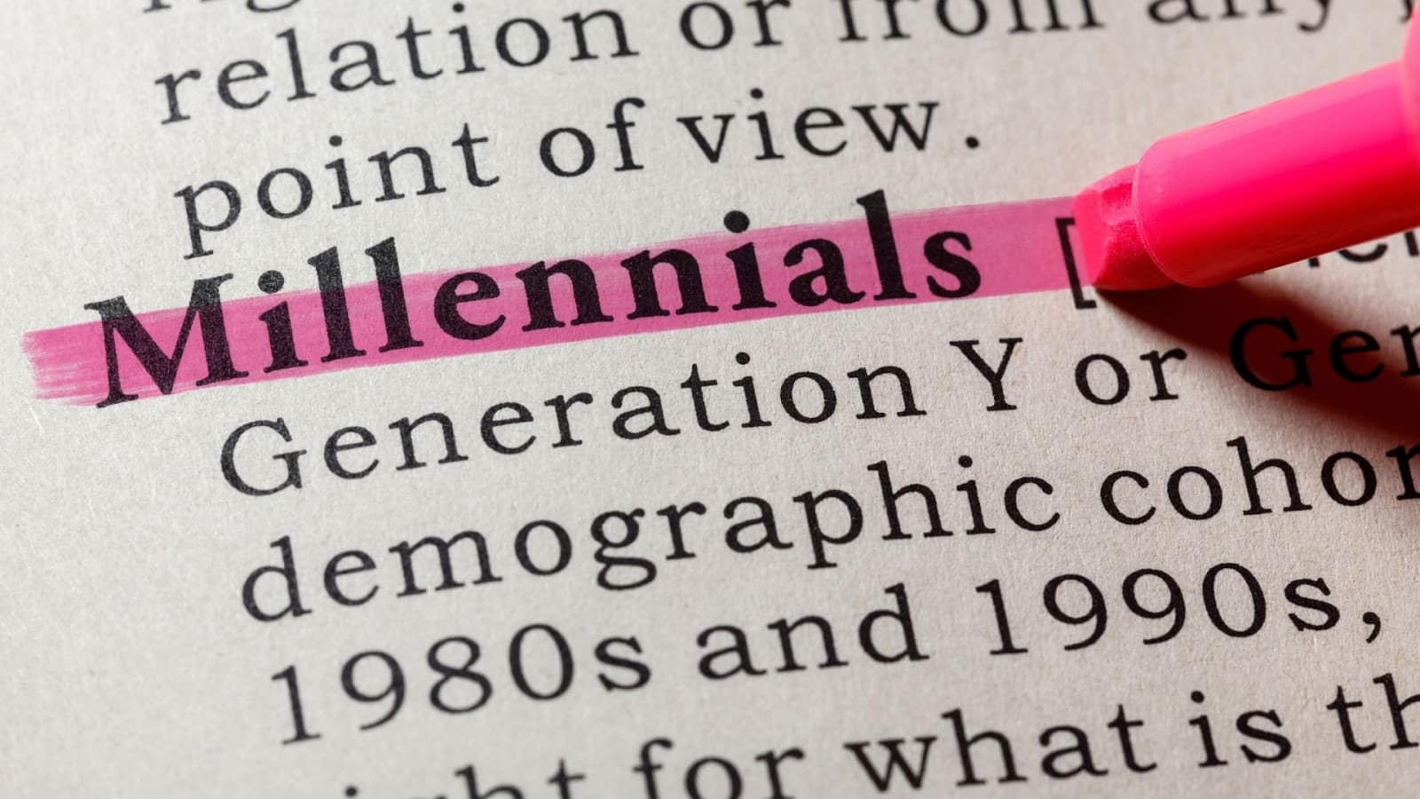 Representação da confiança e ousadia dos millennials, destacando padrões criativos de design.