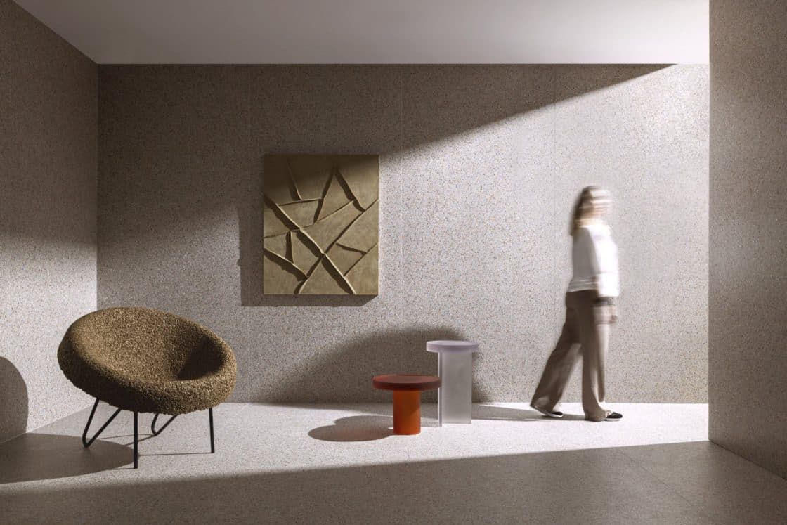 Ambiente com piso e parede revestidos com porcelanato retificado (Projeto: Portobello)