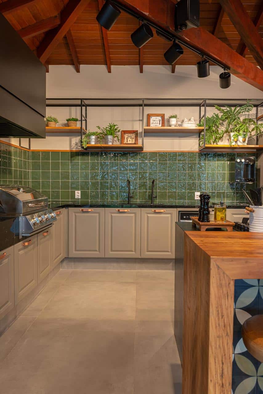 Mesmo usando elementos modernos, casa de fazenda se mantém rústica (Projeto: Fabiana Oliveira)