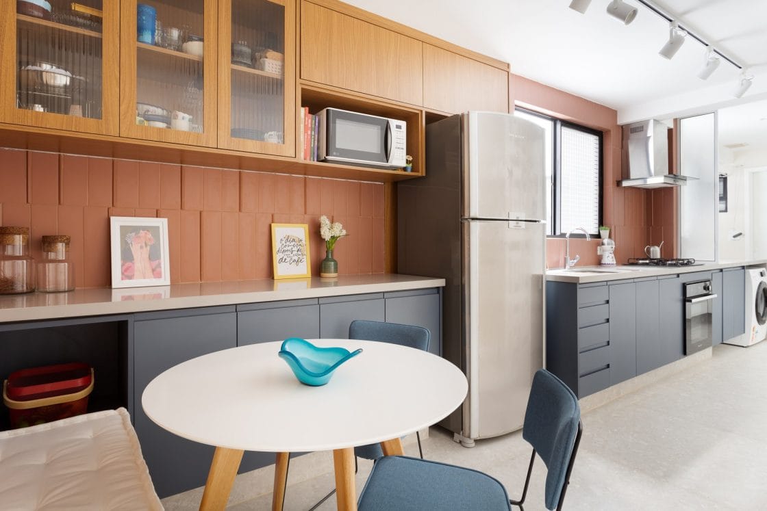 Revestimento de parede é fundamental, principalmente em áreas molhadas (Projeto: Juliana Jobim Arquitetura e Interiores)