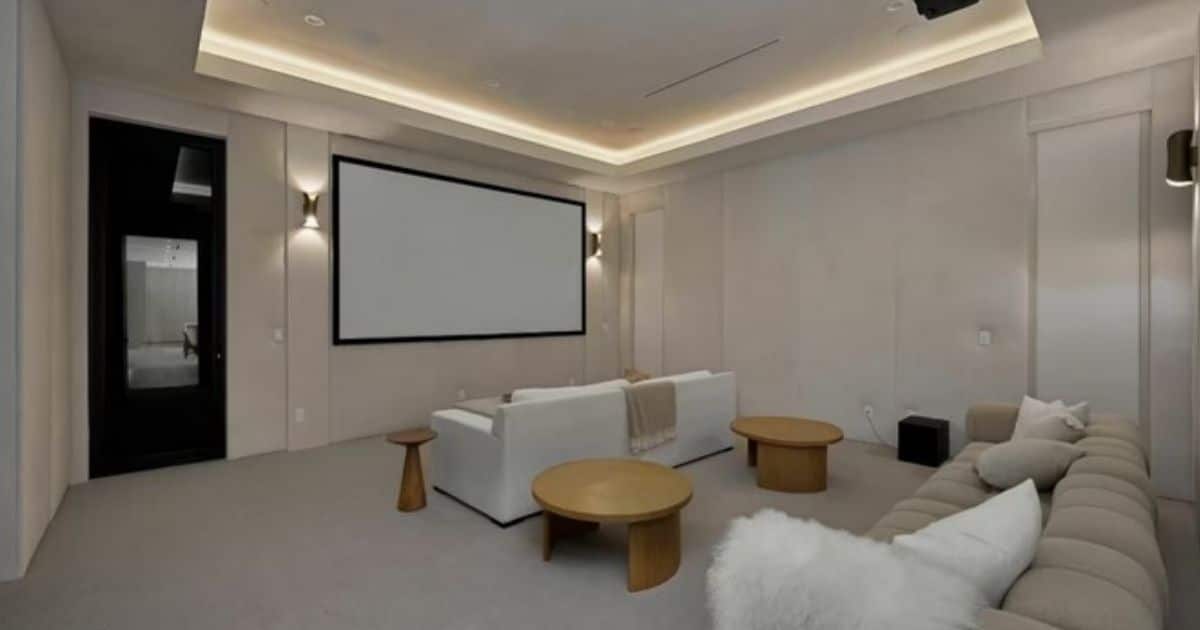 5 maneiras criativas de transformar sua casa em cinema.