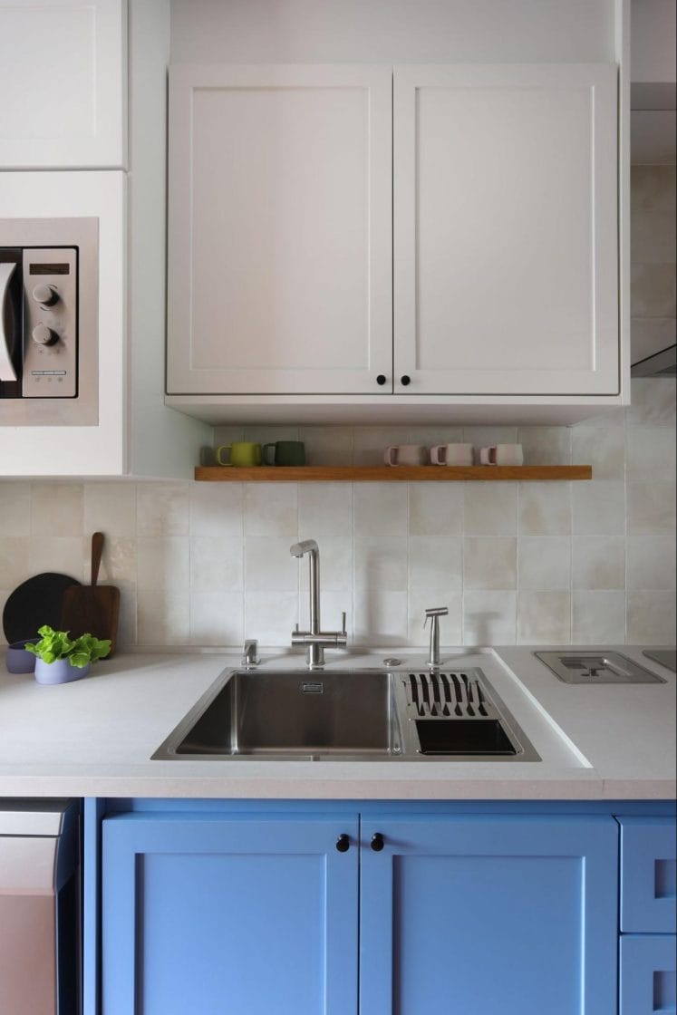 Bancada de porcelanato para cozinha pela Doma Arquitetura.