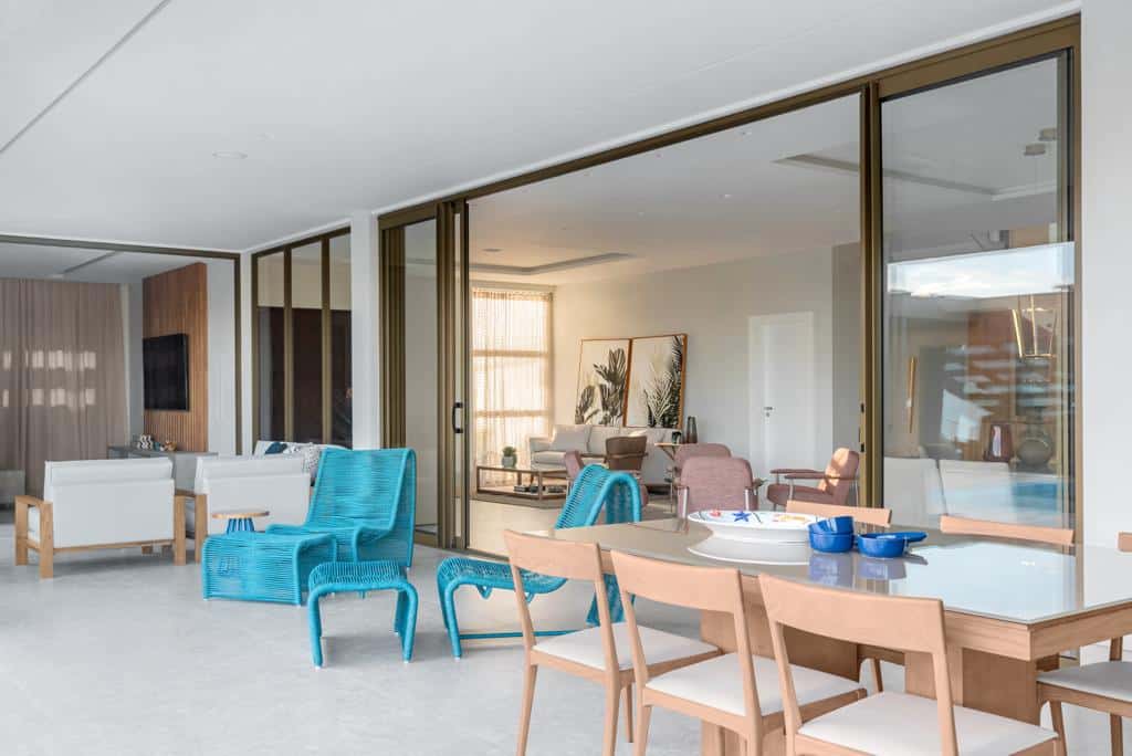 Casa de praia com ambiente interno e externo integrados