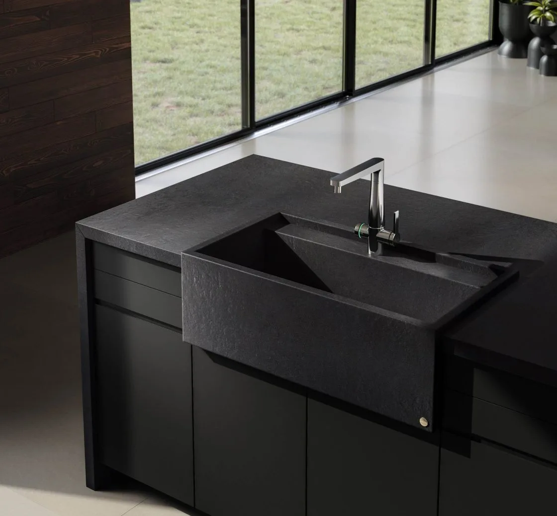 Cuba gourmet e bancada com porcelanato Dansk Cement Graphite da Portobello (Projeto: Portobello)