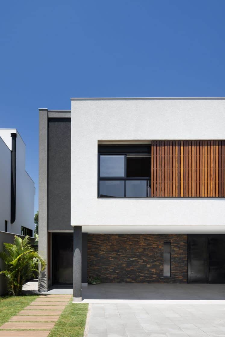 Fachada tem proposta minimalista. (Projeto: Vanessa Pilatti)