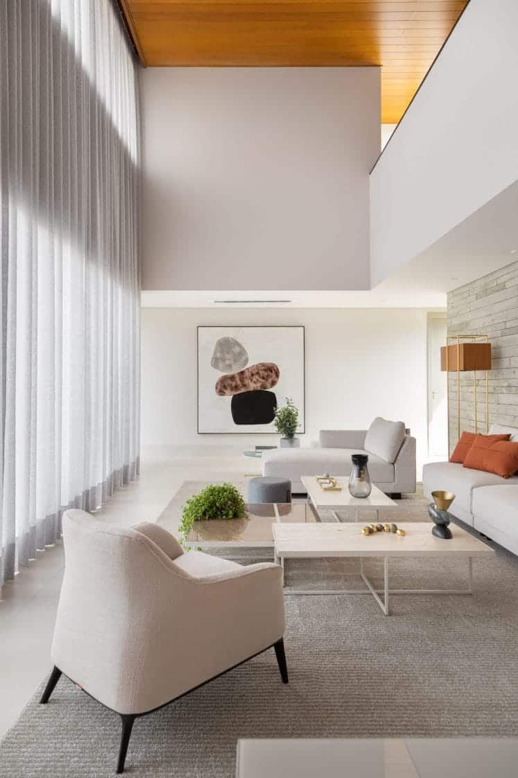 Salas de estar e TV ganharam mobiliário para moradores passarem mais tempo (Projeto: Artemis Fontana Arquitetura)