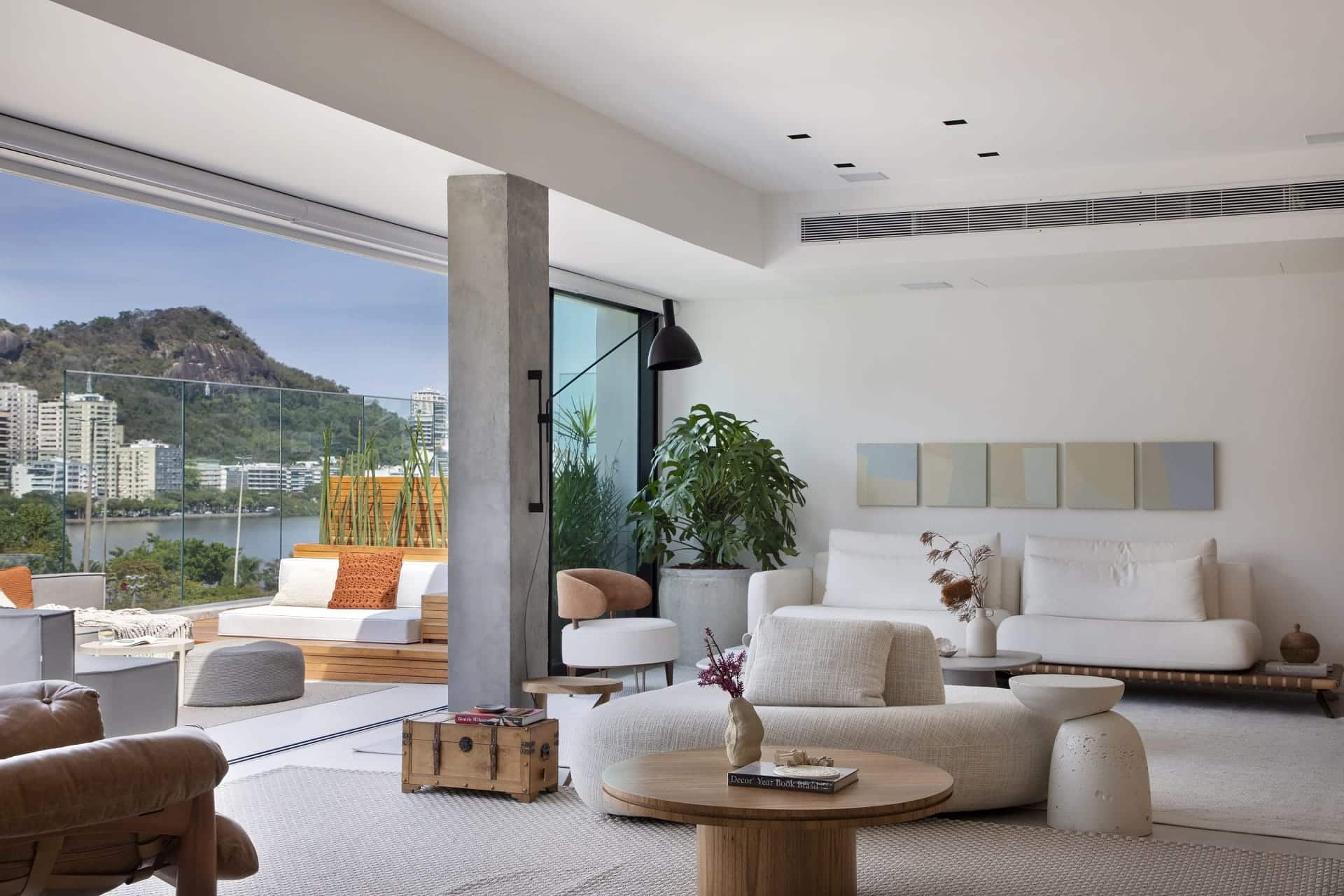Projeto resolveu questões da Cobertura Lagoa para que a sua planta funcionasse melhor (Projeto: Natália Lemos Arquitetura / Foto: Denilson Machado - MCA Estúdio)