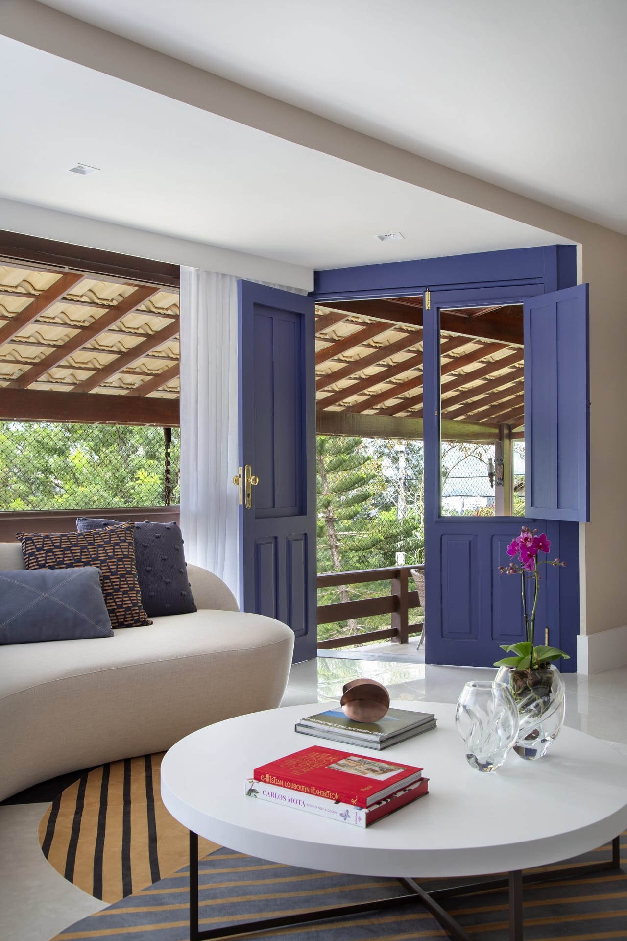 Materiais, cores e estampas naturais ajudam a levar brasilidade à decoração