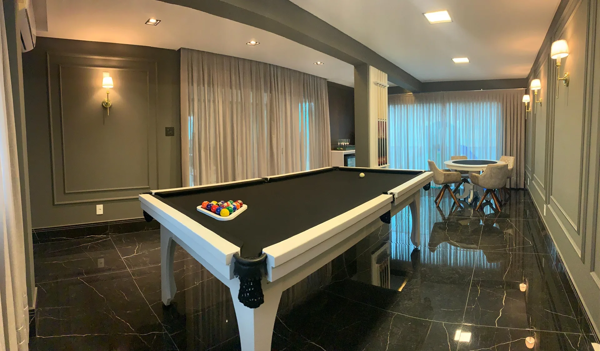 Verde e preto ganham espaço em decoração parisiense (Projeto: Mattei Arquitetura)